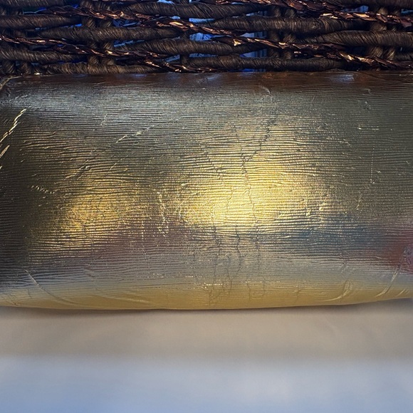 GIVEAWAY 
Tory Burch mini magnetic pouch - Picture 3 of 5